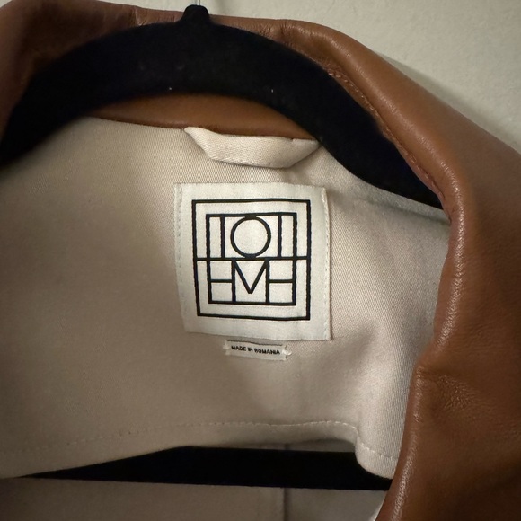 Toteme Tan Coat with Brown Collar - Picture 2 of 4